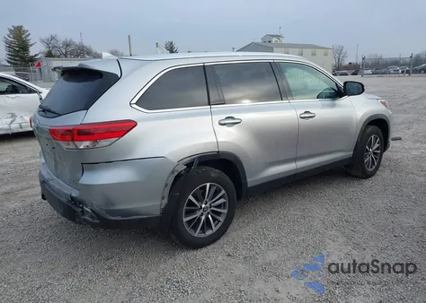 2019 Toyota Highlander Xle z USA, uszkodzony, nr VIN 5TDJZRFH9KS585639